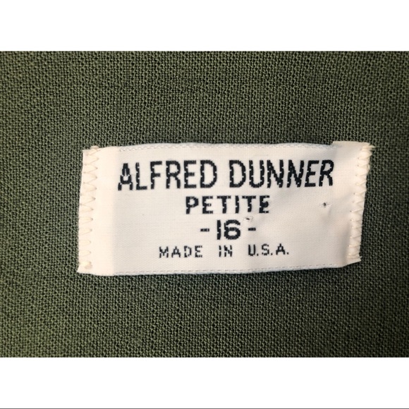 Vintage Button Up Blouse with Dart Detail - Picture 9 of 16